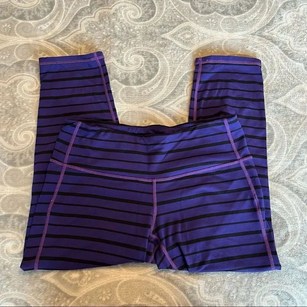 Athleta purple cropped mid rise leggings